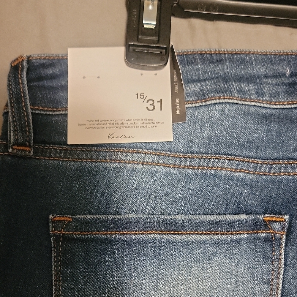 KanCan Distressed Cropped Jeans in Dark Blue - Picture 3 of 5